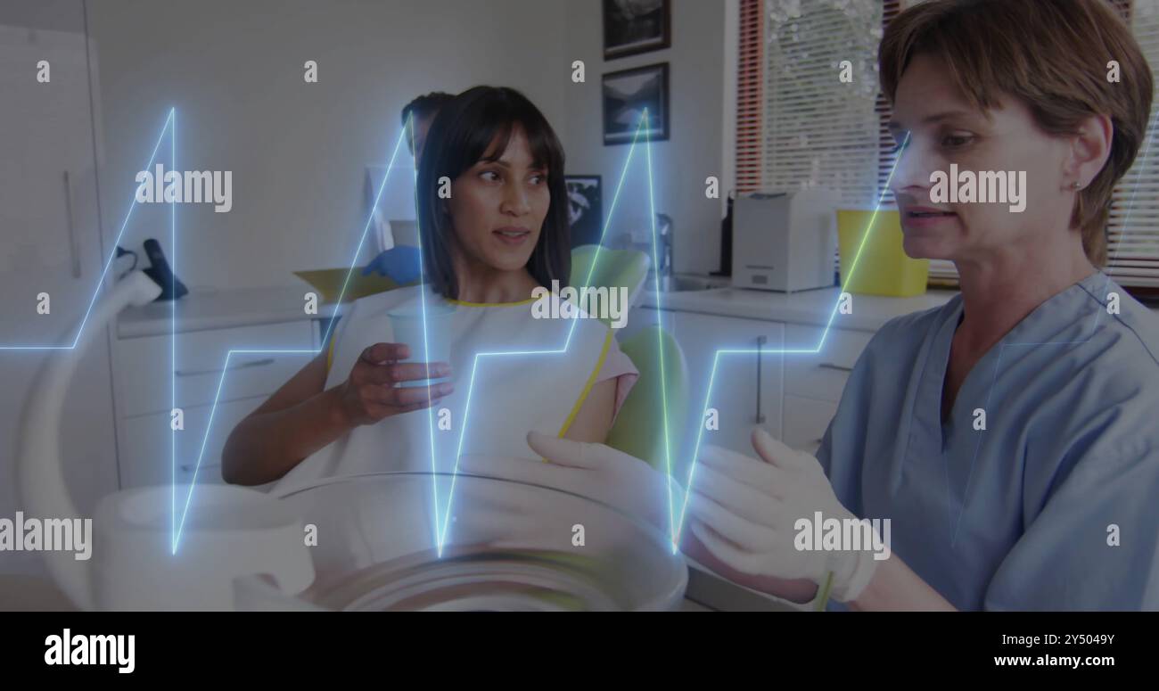 Image de battement cardiaque sur les professionnels de santé examinant le patient en clinique Banque D'Images