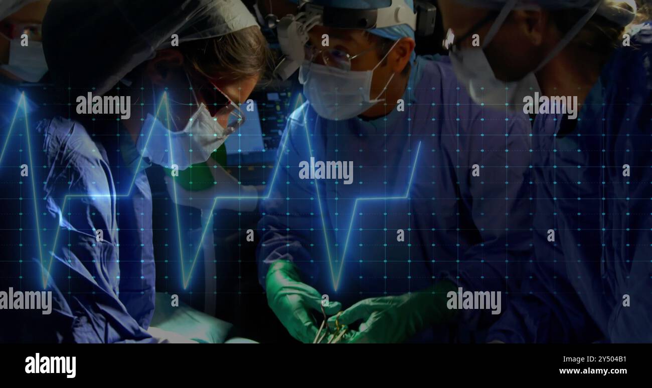 Équipe médicale effectuant une intervention chirurgicale avec une image de battement cardiaque sur fond de grille Banque D'Images