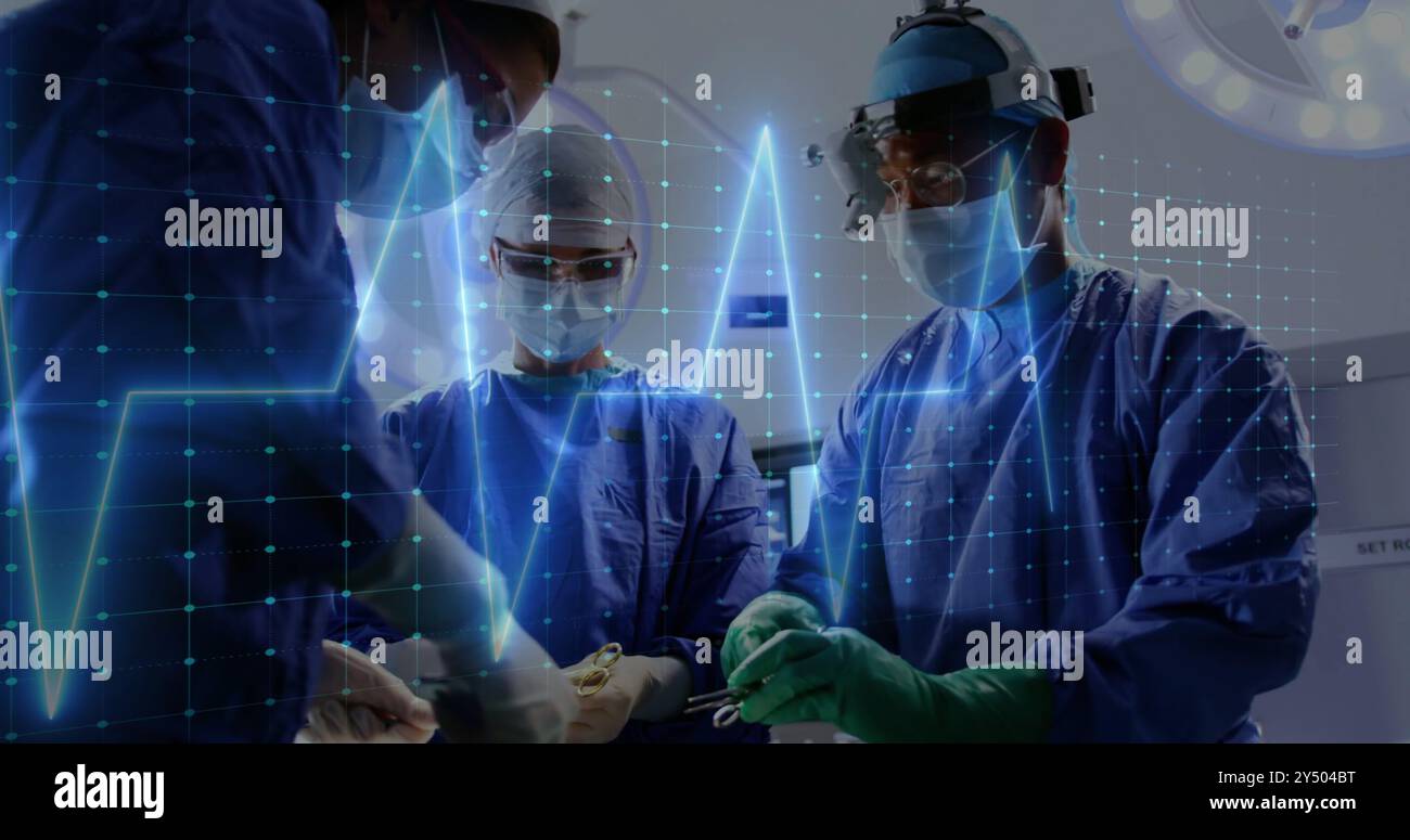Équipe médicale pratiquant une chirurgie avec une image de battement cardiaque au-dessus d'eux Banque D'Images