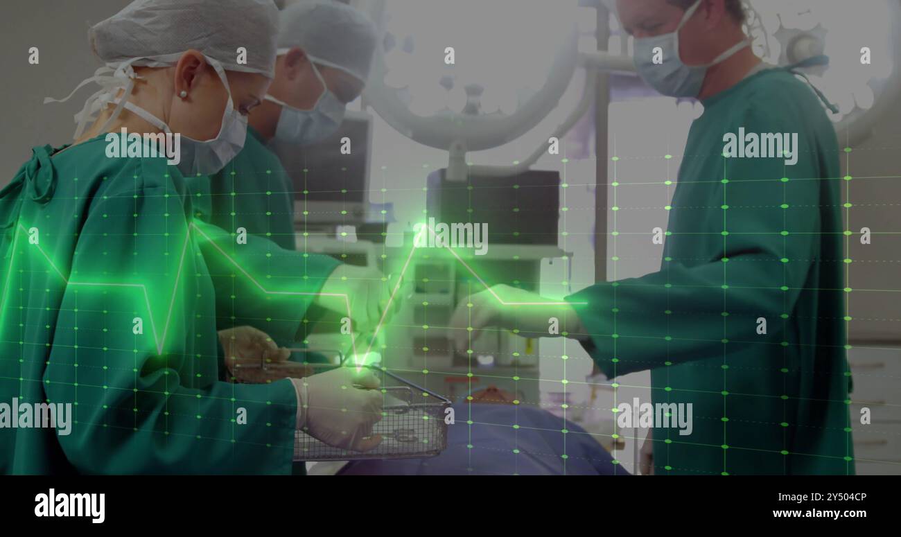 Équipe médicale pratiquant une chirurgie avec une image de battement cardiaque au-dessus d'eux Banque D'Images