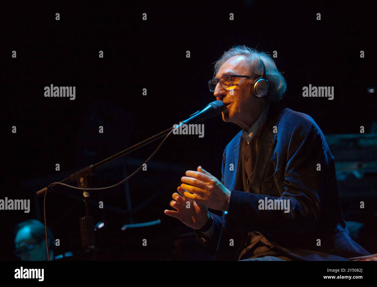 Franco Battiato interprète un fragment de Concierto Circo Price à Madrid, Espagne. 21/3/13. Banque D'Images