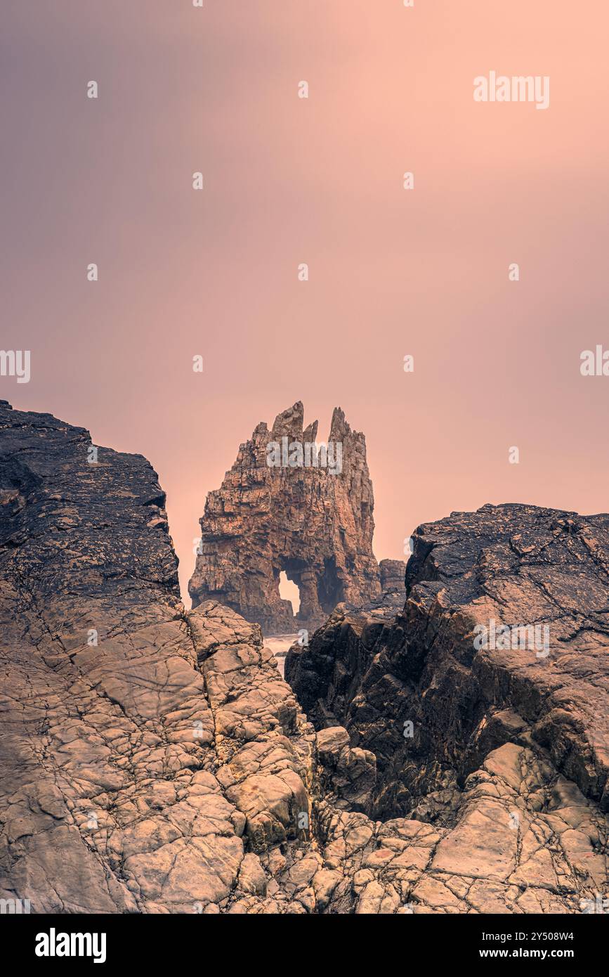 Tôt le matin à Playa de Portizuelo, un site du patrimoine naturel situé dans la municipalité de Valdés, dans la région de Vaqueira de l'ouest des Asturies Banque D'Images