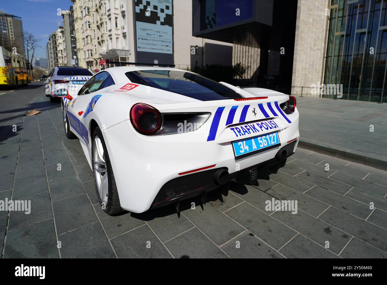 ISTANBUL, TURKIYE - 31 MARS 2024 : Ferrari 488 GTB voiture de police turque sur la place Taksim, ville d'Istanbul Banque D'Images