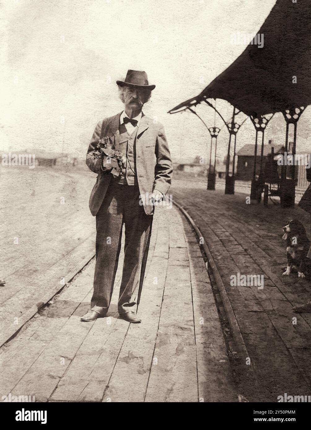 Samuel Clemens à la gare Union, Hannibal, Missouri, le 3 juin 1902 Banque D'Images