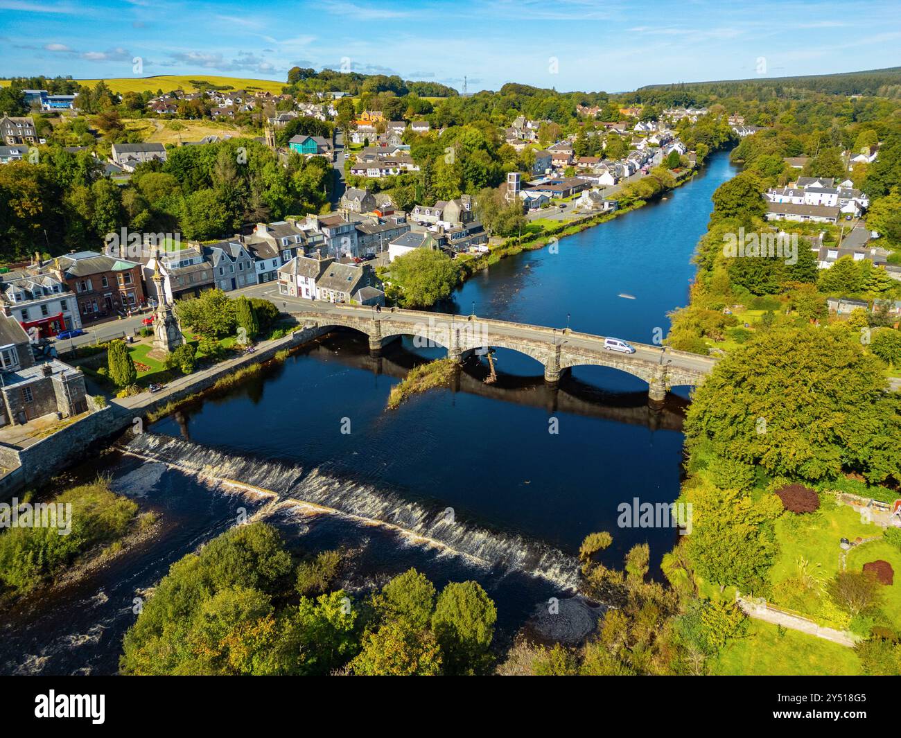 Vue aérienne depuis le drone du pont des Cris à Newton Stewart sur River Cree à l'intérieur du nouveau parc national Galloway proposé, Dumfries et Galloway, Écosse, Banque D'Images