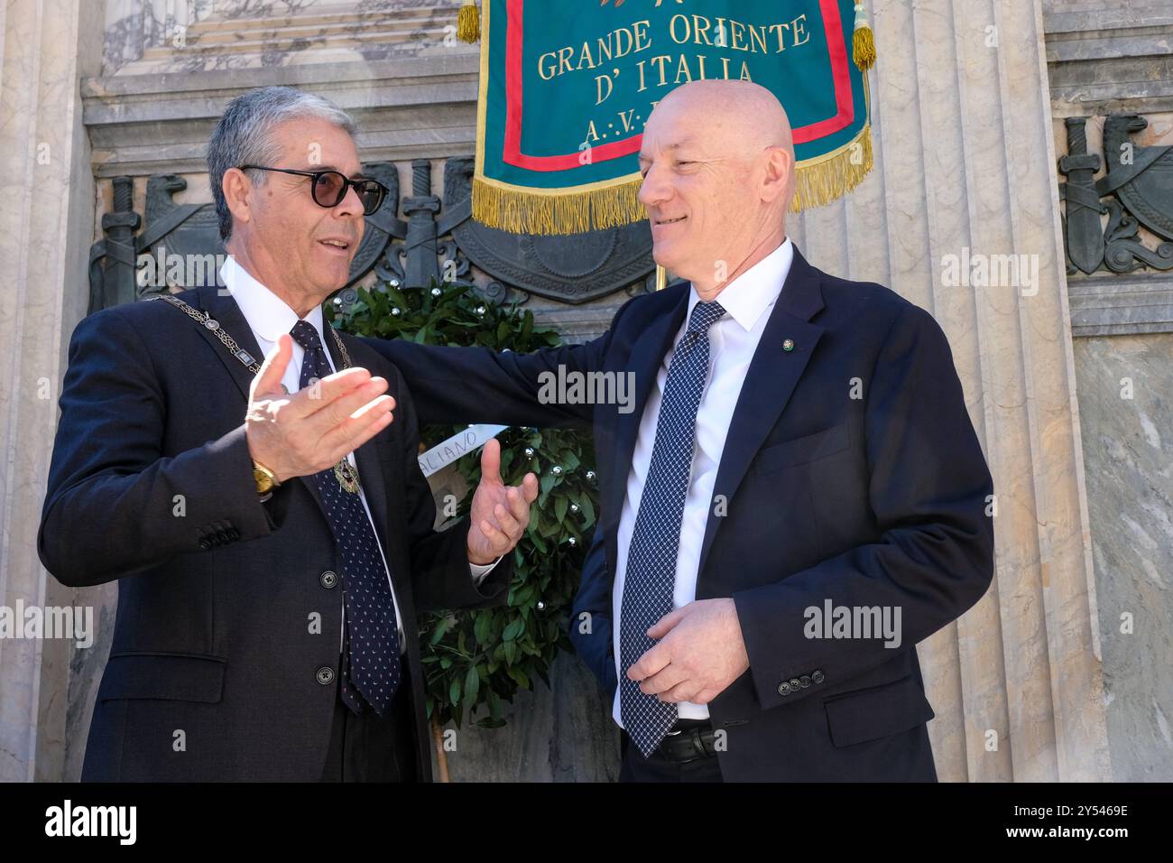 Il Grande Maestro Goi Antonio Seminario con il suo prédécessore Stefano Bisi in occasione della cerimonia dell'ubbidienza massonica del Grande Oriente d'Italia Goi, la più antica e numerosa istituzione massonica regolare italiana, per l'anniversario della Breccia di Porta Pia che il 20 settembre 1870 pose termine allo Stato Pontificio. Roma, Venerdì 20 Settembre 2024 (foto Mauro Scrobogna /LaPresse) le Grand Maître Goi Antonio Seminario avec son prédécesseur Stefano Bisi à l'occasion de la cérémonie d'obéissance maçonnique du Grand Orient d'Italie Goi, le plus ancien et le plus grand régulier italien Banque D'Images