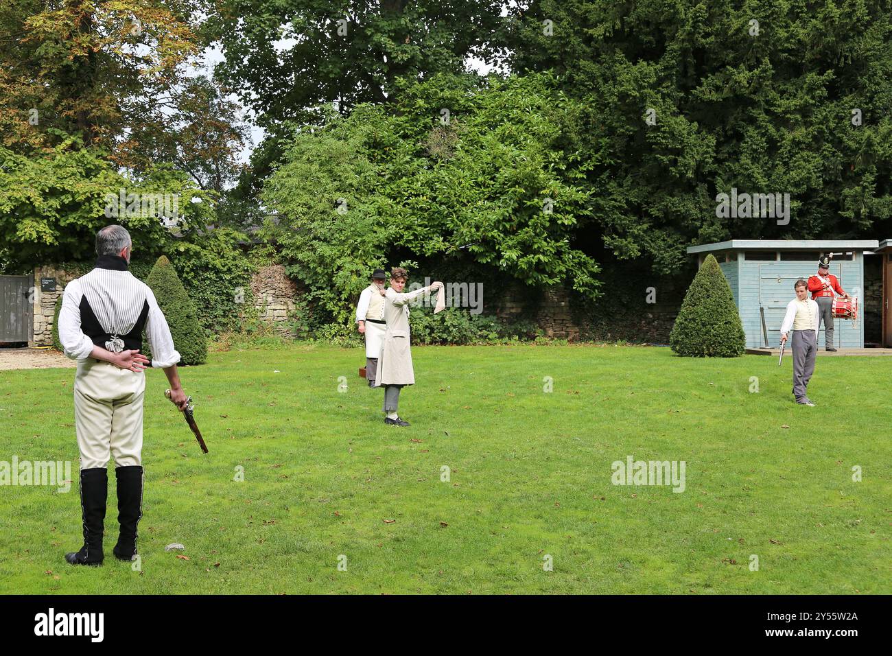 Démonstration de duel, 33e régiment du camp d'infanterie, Jane Austen Festival 2024, Holburne Museum, Bath, Somerset, Angleterre, grande-Bretagne, Royaume-Uni, Europe Banque D'Images