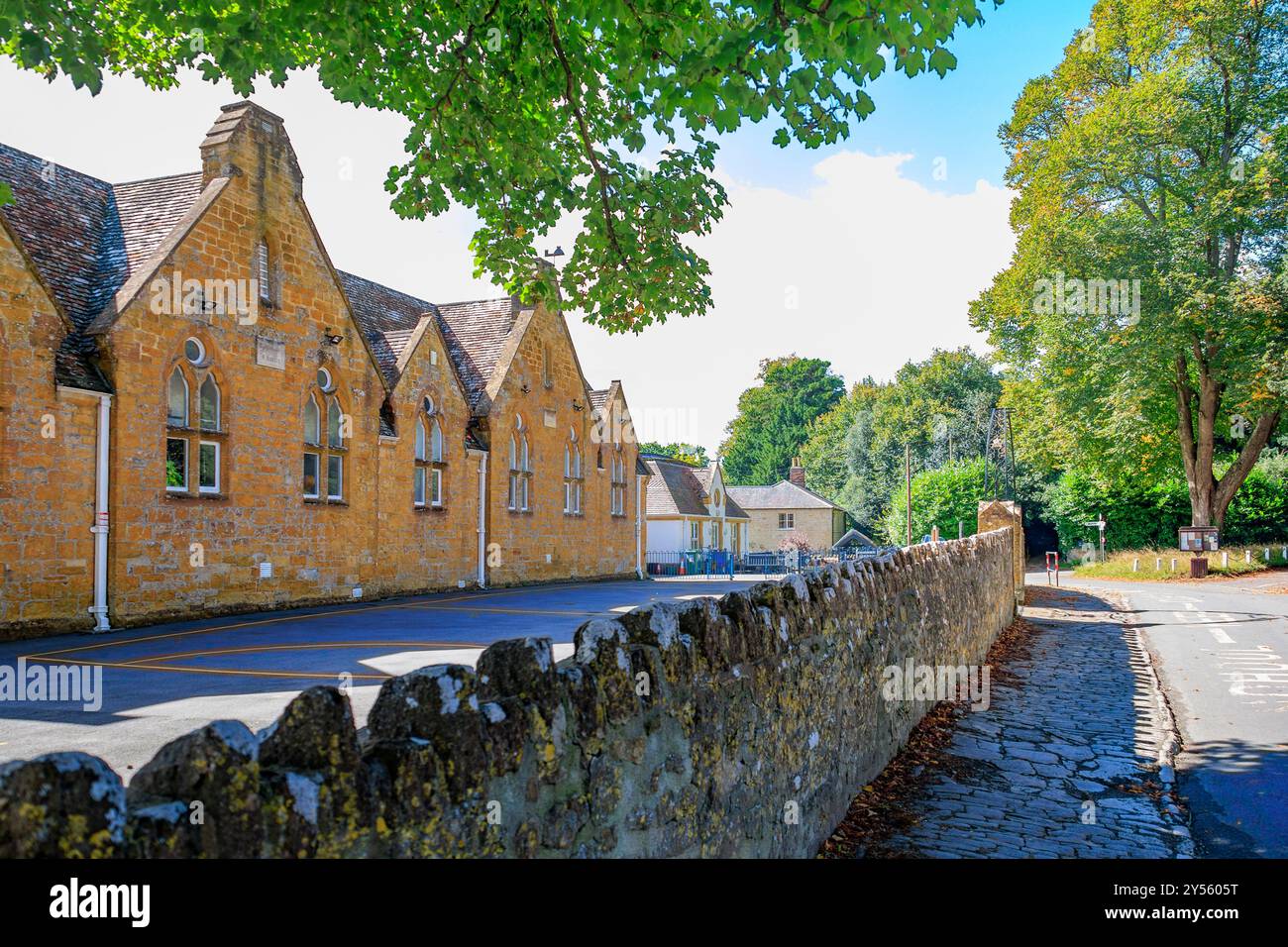 L'école primaire du village de Symondsbury, NR Bridport, Dorset, Angleterre, Royaume-Uni Banque D'Images