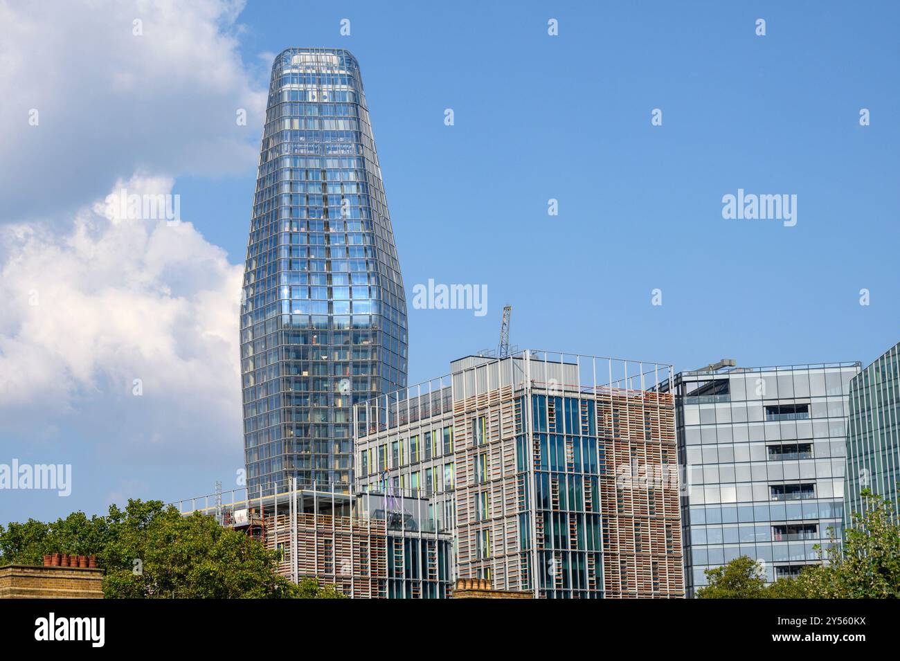 Londres, Royaume-Uni. Un Blackfriars (le vase / le Boomerang) vu d'un quai de la gare de Waterloo est Banque D'Images