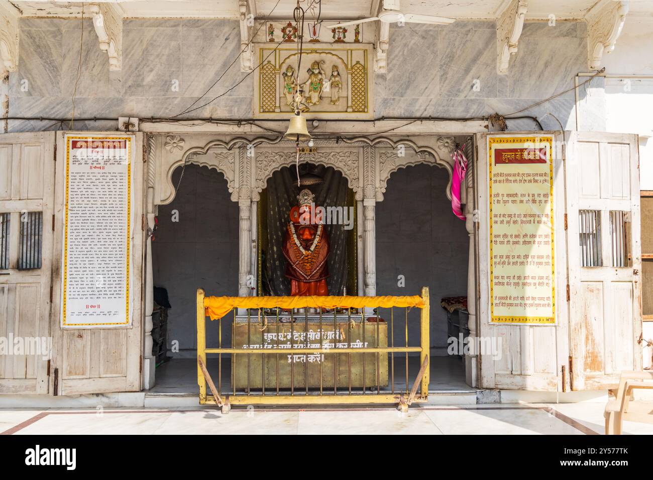 Pushkar, Rajasthan, Inde. 7 novembre 2022. Statue du Dieu hindou Ganesha à l'entrée d'un temple. Banque D'Images