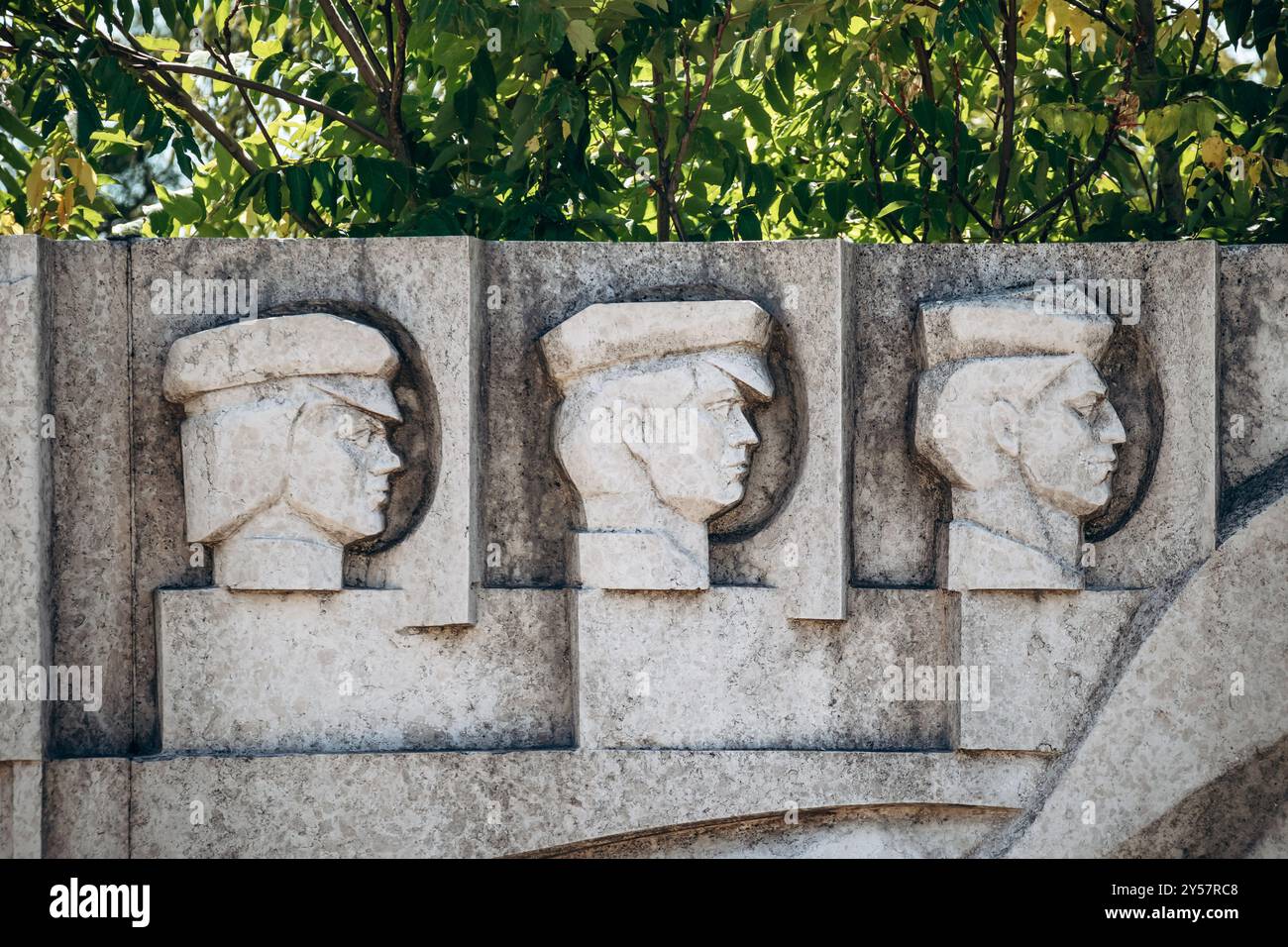 Budapest, Hongrie - 10 août 2024 : le Mémorial des héros du pouvoir des peuples, artiste Kallo Viktor, 1983. Memento Park. Banque D'Images