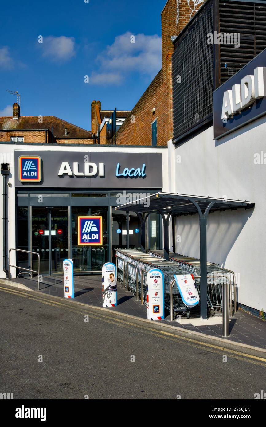 Aldi local Supermarket, Eastcote, Borough of Hillingdon, Londres, Angleterre, ROYAUME-UNI Banque D'Images
