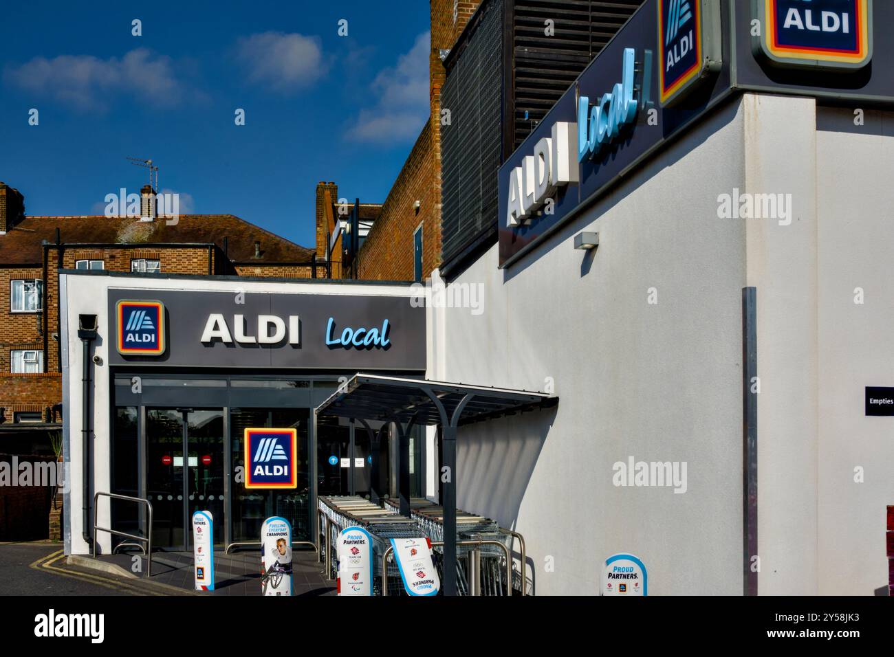 Aldi local Supermarket, Eastcote, Borough of Hillingdon, Londres, Angleterre, ROYAUME-UNI Banque D'Images