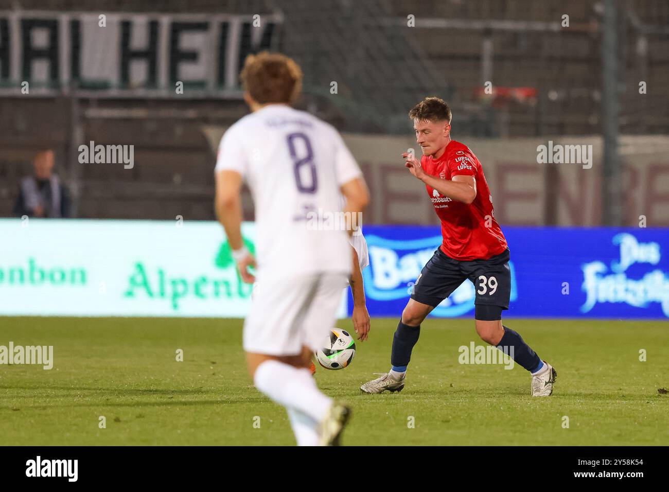 Dennis Waidner (SpVgg Unterhaching, 39) mit Ball, SpVgg Unterhaching v. Erzgebirge Aue, Fussball, 3. Liga, 6. Spieltag, saison 24/25, 20.09.2024, LES RÈGLEMENTS du LDF INTERDISENT TOUTE UTILISATION DE PHOTOGRAPHIES COMME SÉQUENCES D'IMAGES, Foto : Eibner-Pressefoto/Jenni Maul Banque D'Images