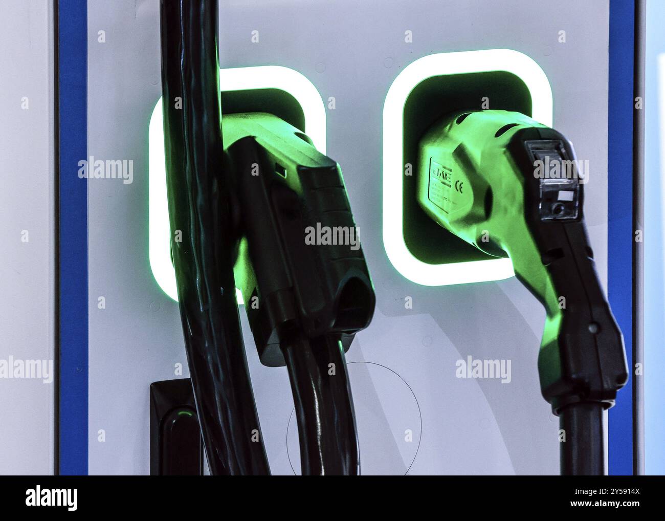 Prise de charge à une borne de recharge total Energie au salon IAA Transportation, Hanovre, 18/09/2024, Hanovre, basse-Saxe, Allemagne, Europe Banque D'Images