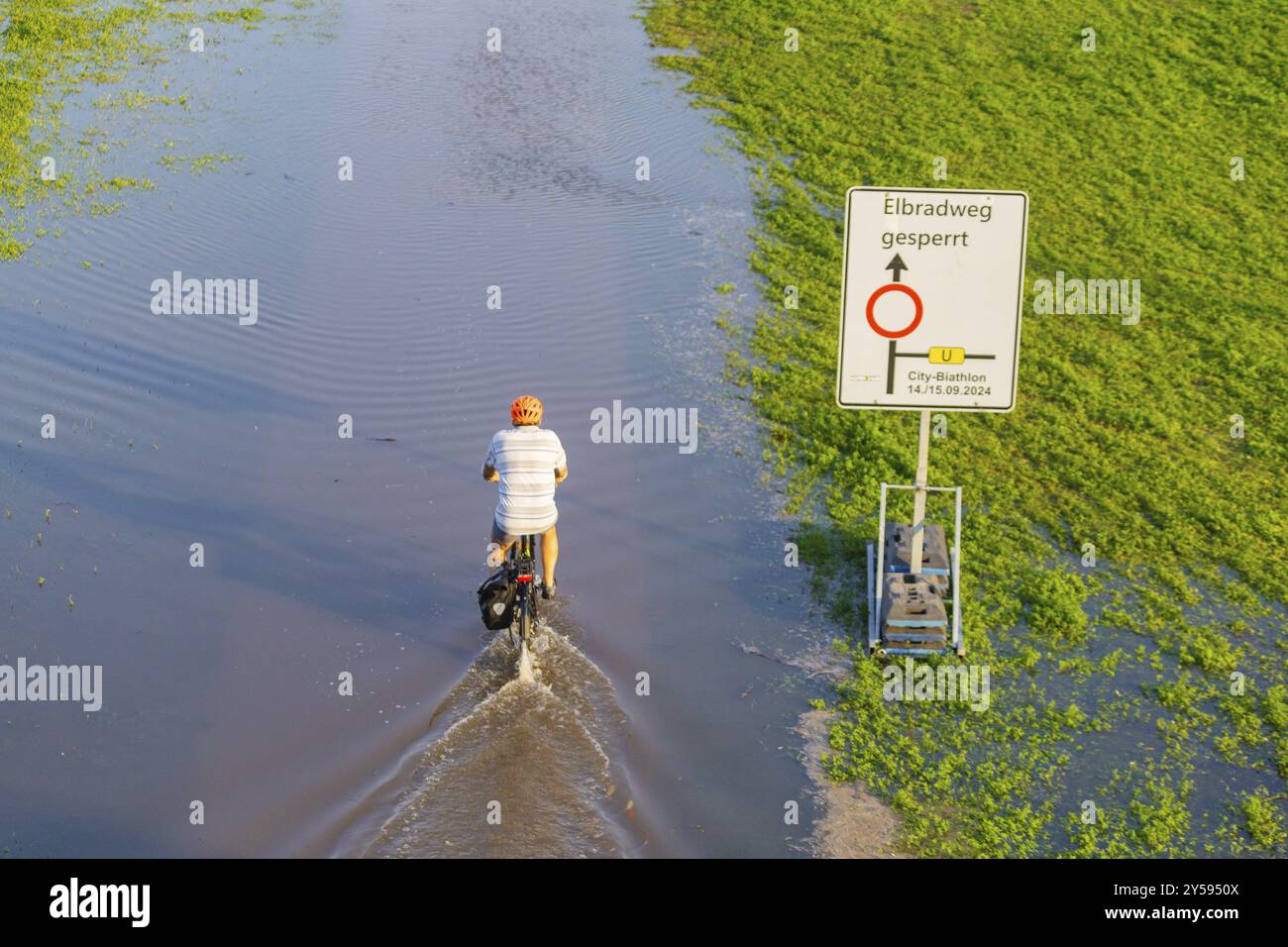 Un système de basse pression déterminant les conditions météorologiques se déplace du nord de l'Italie sur une voie dite Vb via l'Autriche et la République tchèque à la Pologne, apportant Banque D'Images