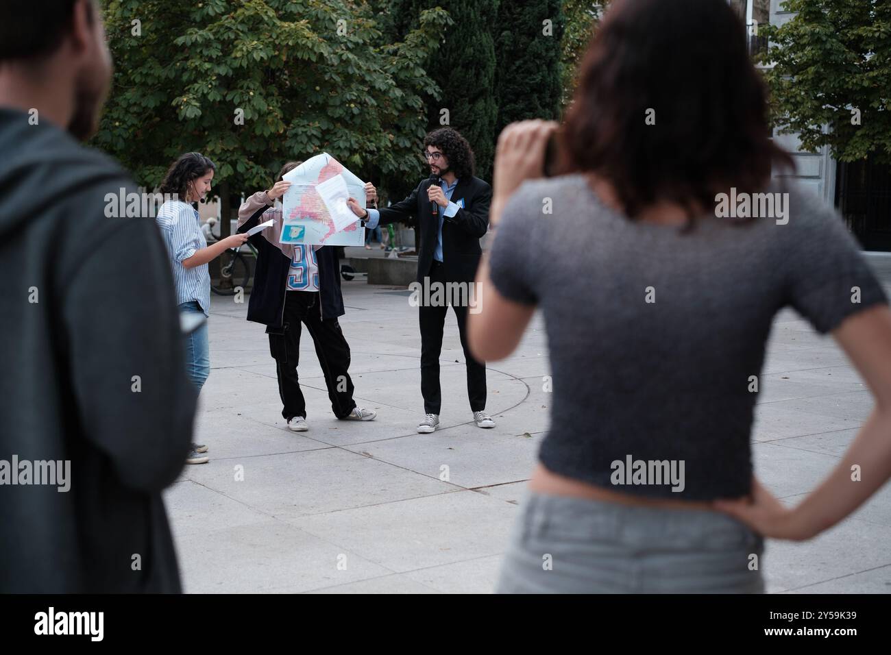 Manifestants pendant la manifestation sous le slogan "la Terre n'est pas à vendre" pour demander au secteur privé et aux grandes entreprises au "Congrès des députés, Banque D'Images