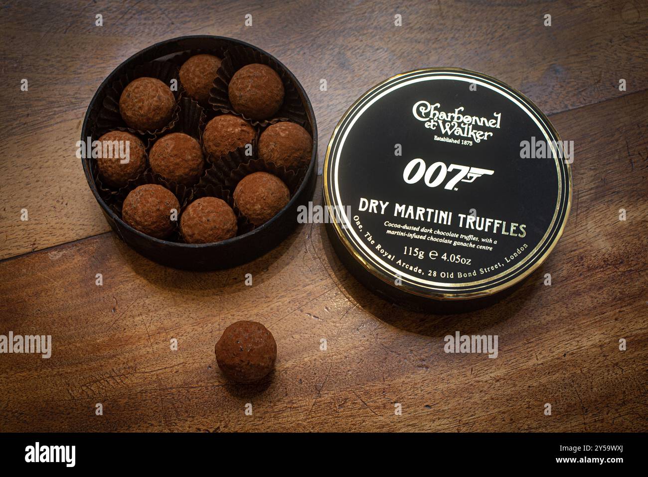 Charbonnel et Walker James Bond 007 Dry Martini Truffles , Londres Royaume-Uni Banque D'Images
