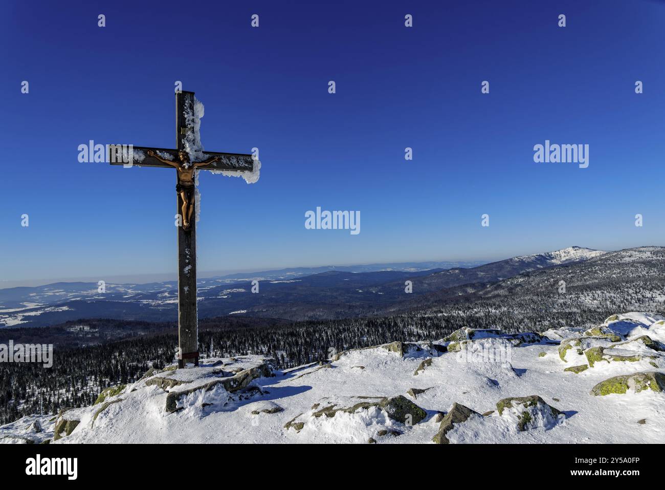 Sommet croix sur le Lusen dans le parc national de la forêt bavaroise en Bavière, Allemagne, Europe Banque D'Images