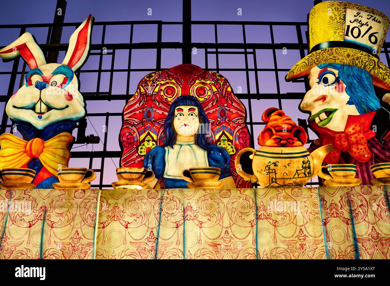 Illuminations Blackpool automne 2024. Le thé Mad Hatters Banque D'Images