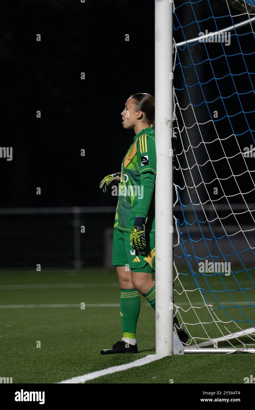 Gardienne de but Lise musique (32 Standard Femina de Liege) lors du match de Super League du Lotto entre les KRC Genk Ladies et Standard Femina de Liege au Zwartberg à Genk, Belgique (Martin Pitsch/SPP) crédit : SPP Sport Press photo. /Alamy Live News Banque D'Images