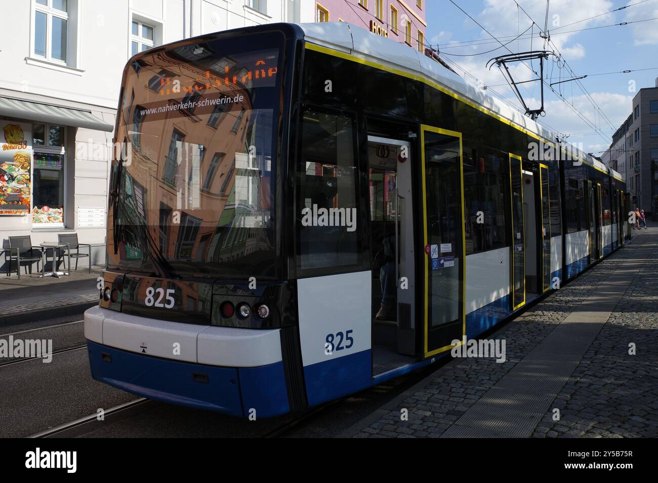 Schwerin, Allemagne août 26 2024 Tram 1 de NVS à la Hegelstrasse à Schwerin Banque D'Images