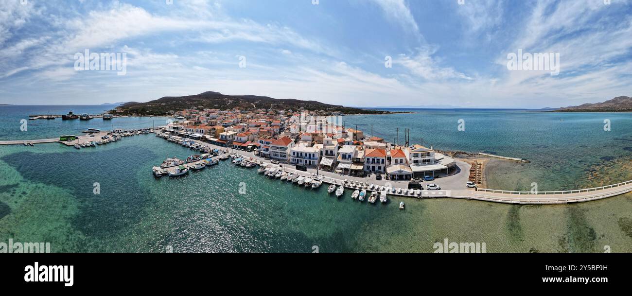 Port et ville d'Elafonisos, île aux cerfs, Laconie, Péloponnèse, vue aérienne Banque D'Images