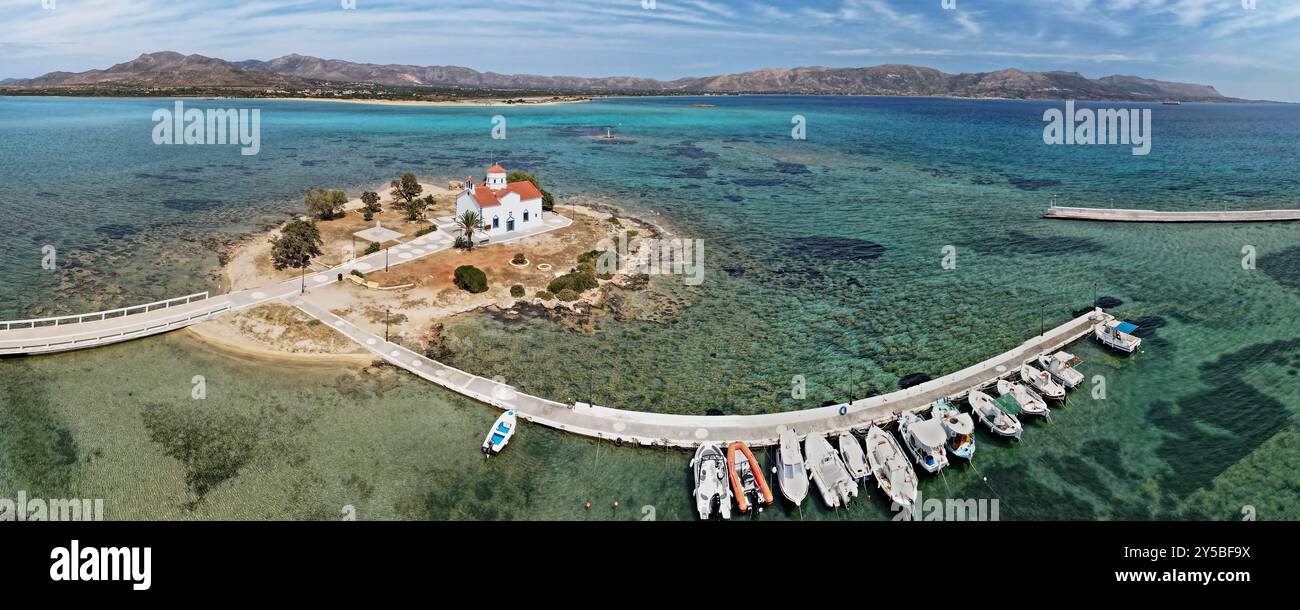 L'église d'Agios Spyridon sur l'île d'Elafonisos, Laconie Péloponnèse, vue aérienne Banque D'Images
