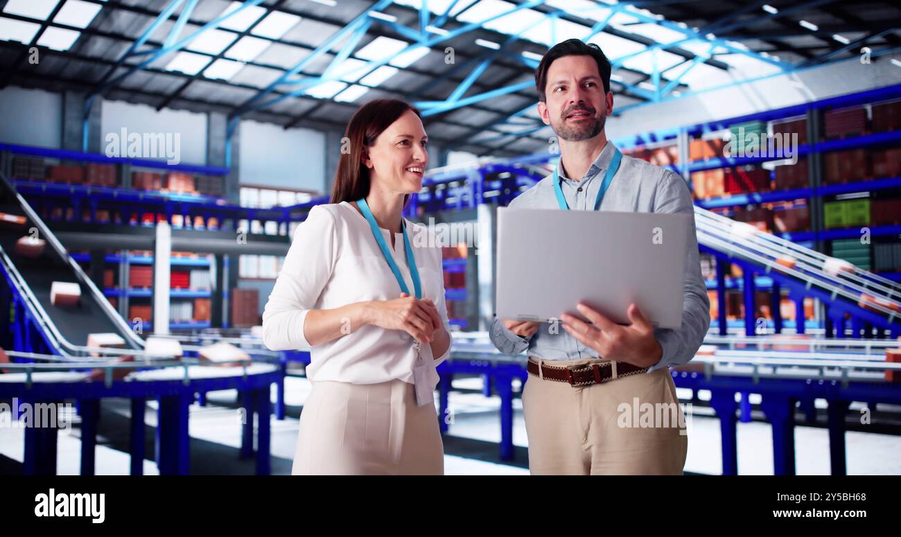 Centre de distribution logistique automatisé et tri des colis Banque D'Images