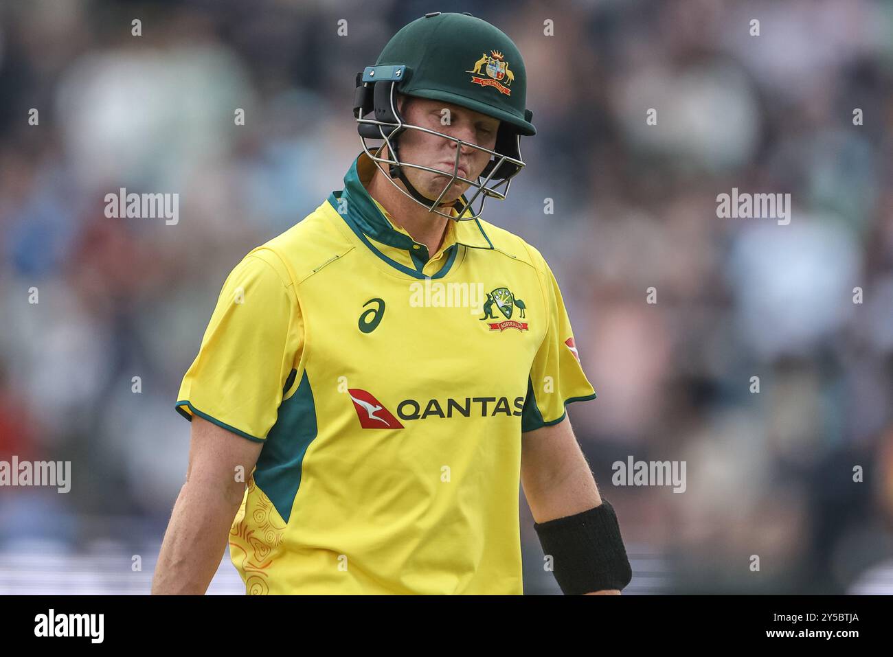 Leeds, Royaume-Uni. 21 septembre 2024. Steve Smith d'Australie, déçu, quitte Sheffield après avoir été éliminé par Matthew Potts d'Angleterre lors de la deuxième Metro Bank One Day International England v Australia à Headingley Cricket Ground, Leeds, Royaume-Uni, le 21 septembre 2024 (photo par Mark Cosgrove/News images) à Leeds, Royaume-Uni le 21/9/2024. (Photo de Mark Cosgrove/News images/SIPA USA) crédit : SIPA USA/Alamy Live News Banque D'Images