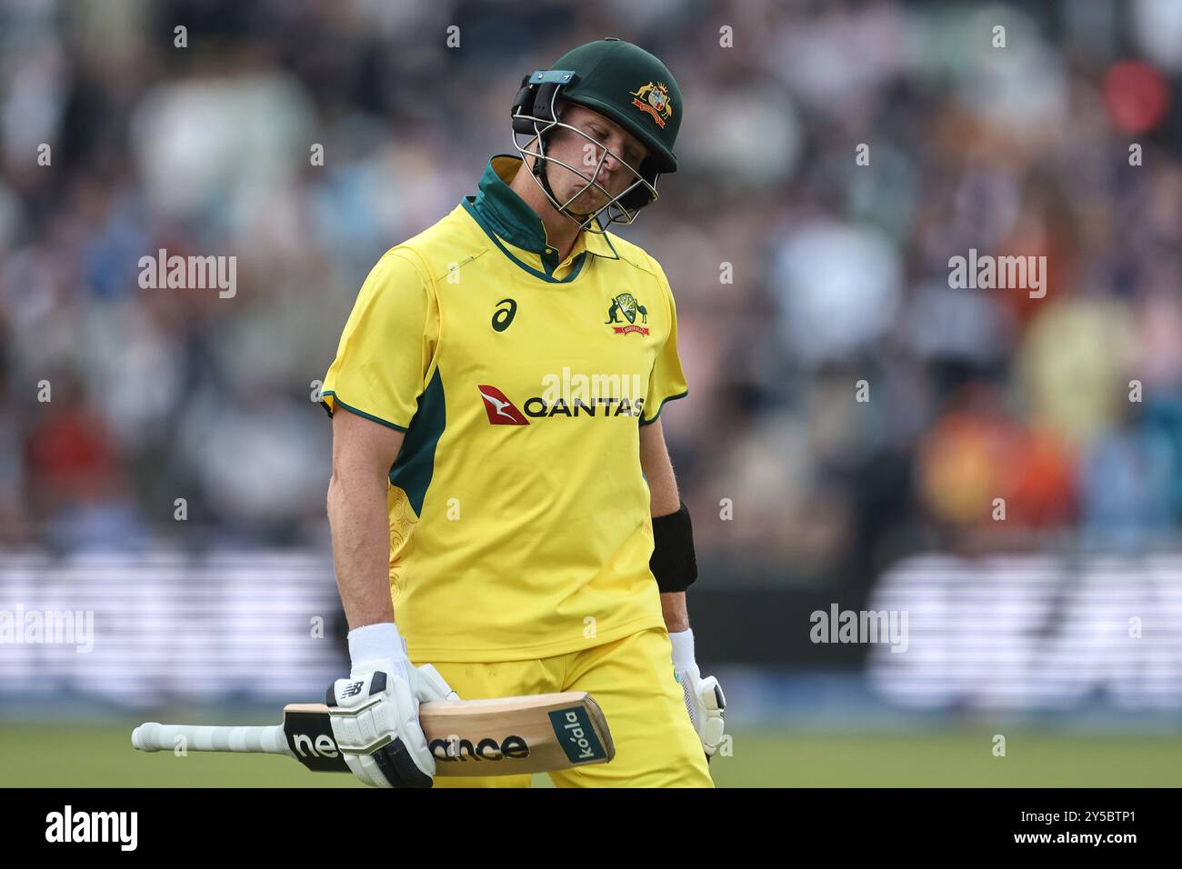 Leeds, Royaume-Uni. 21 septembre 2024. Steve Smith d'Australie, déçu, quitte Sheffield après avoir été éliminé par Matthew Potts d'Angleterre lors de la deuxième Metro Bank One Day International England v Australia à Headingley Cricket Ground, Leeds, Royaume-Uni, le 21 septembre 2024 (photo par Mark Cosgrove/News images) à Leeds, Royaume-Uni le 21/9/2024. (Photo de Mark Cosgrove/News images/SIPA USA) crédit : SIPA USA/Alamy Live News Banque D'Images