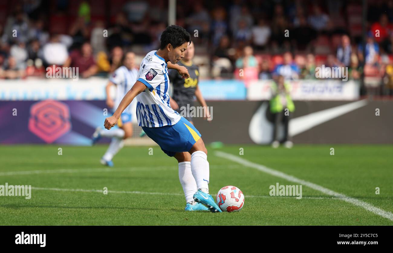 Crawley, Royaume-Uni. 21 septembre 2024. Maria Keiko Sieke de Brighton marque son Hat-trick pour faire 4-0 lors du match de Super League féminine de Barclays entre Brighton & Hove Albion et Everton au Broadfield Stadium. Crédit : images téléphoto/Alamy Live News Banque D'Images