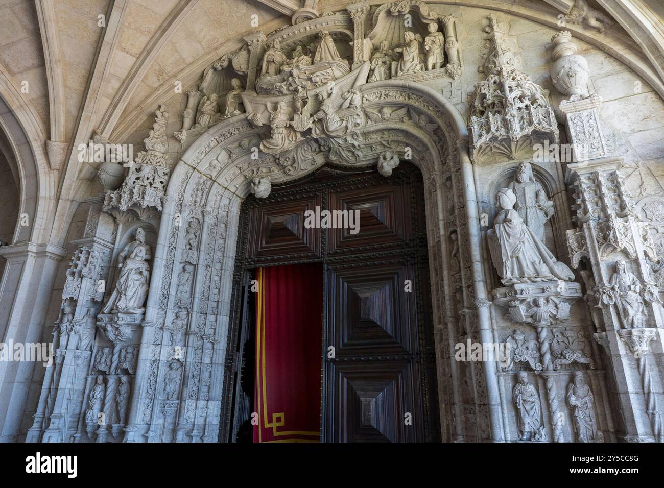 Le monastère de Jerónimos , le portail occidental, transition du style gothique à la Renaissance, par le sculpteur Nicolau Chanterene, 1517 Portugal, Europe. Banque D'Images