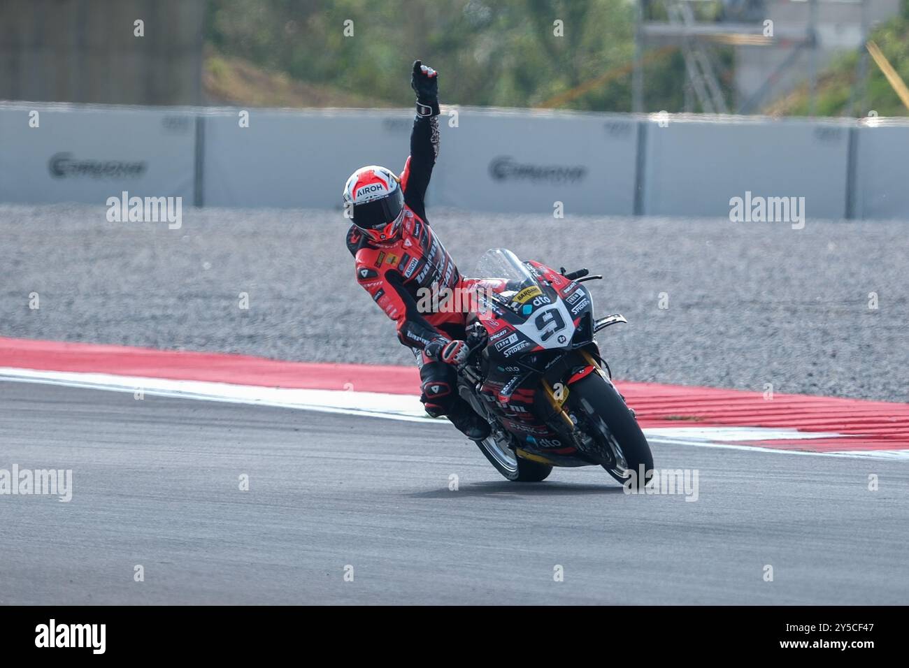 San Martino Del Lago, Italie. 21 septembre 2024. (9) Danilo Petrucci d'Italie de Brani Spark Racing Team, rides Ducati Panigale V4R célèbre la victoire du Championnat du monde FIM Motul Superbike - course 1 de l'Acerbis Italian Round sur le circuit de Cremona à San Martino del Lago le 21 septembre 2024, Cremona, Italie. Crédit : Roberto Tommasini/Alamy Live News Banque D'Images