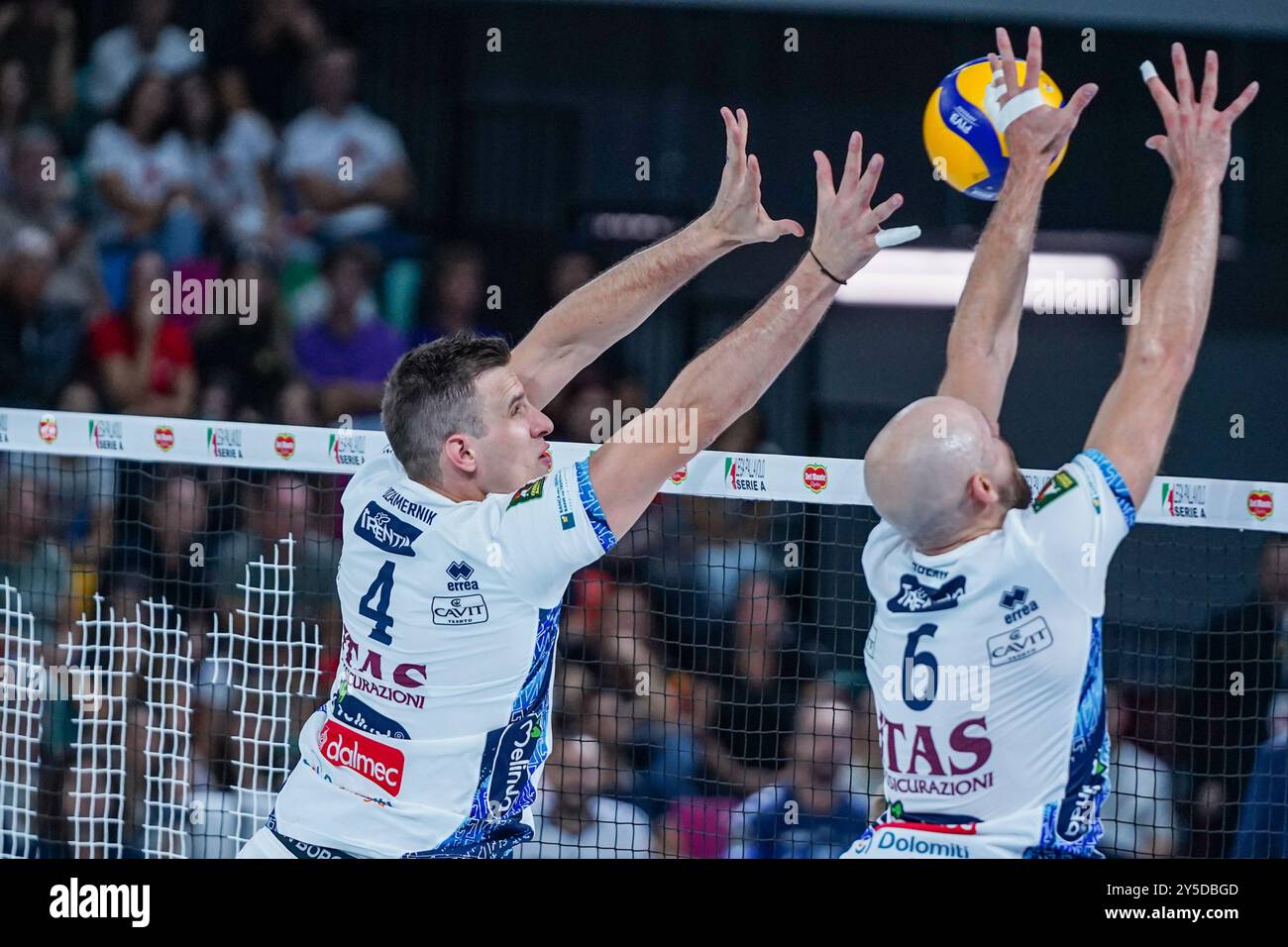 Monsterblock de Jan Kozamernik et Riccardo Sbertoli (Itas Trentino) lors de Itas Trentino vs Vero volley Monza, match de volleyball Italien Supercoupe hommes à Florence, Italie, le 21 septembre 2024 Banque D'Images