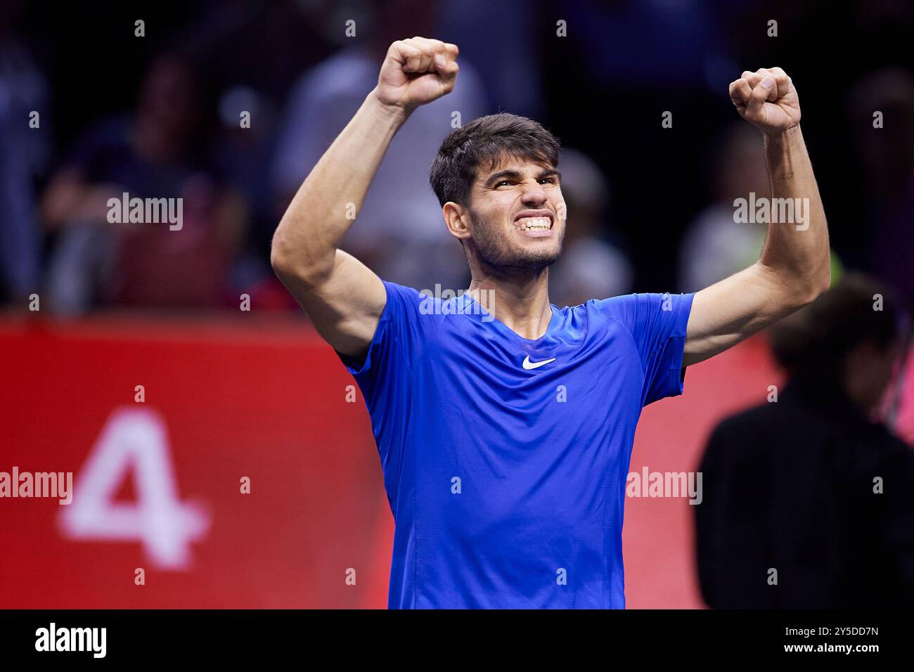 Berlin, Allemagne. 21 septembre 2024. BERLIN, ALLEMAGNE - 21 SEPTEMBRE : Carlos Alcaraz de Team Europe célèbre devant la foule sa victoire contre Ben Shelton de Team World lors du match en simple masculin le deuxième jour de laver Cup à l'Uber Arena le 21 septembre 2024 à Berlin, Allemagne. (Photo de Francisco Macia/photo Players images/Magara Press) crédit : Magara Press SL/Alamy Live News Banque D'Images