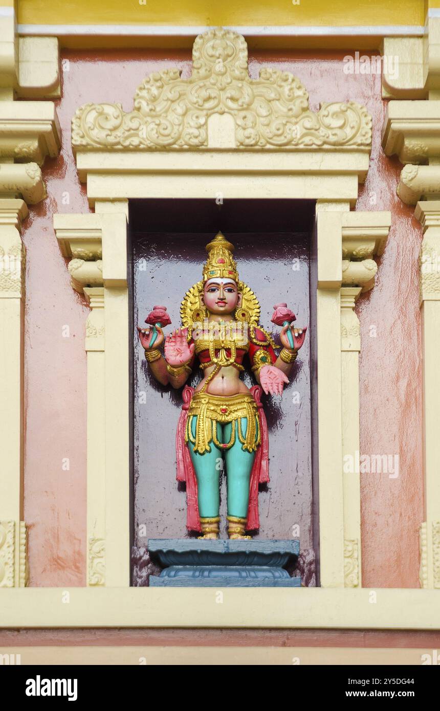 Dieux extérieurs du temple hindou à kuala lumpur malaisie Banque D'Images