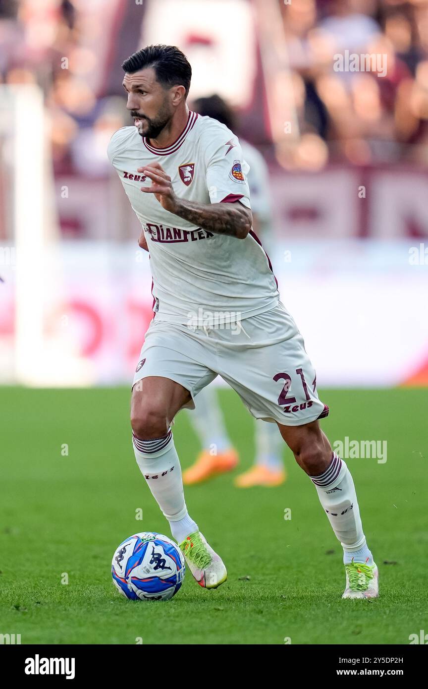 Reggio Emilia, Italie. 21 septembre 2024. Roberto Soriano de l'US Salernitana lors du match de Serie BKT entre l'AC Reggiana et l'US Salernitana au Mapei Stadium le 21 septembre 2024 à Reggio Emilia, Italie. Crédit : Giuseppe Maffia/Alamy Live News Banque D'Images