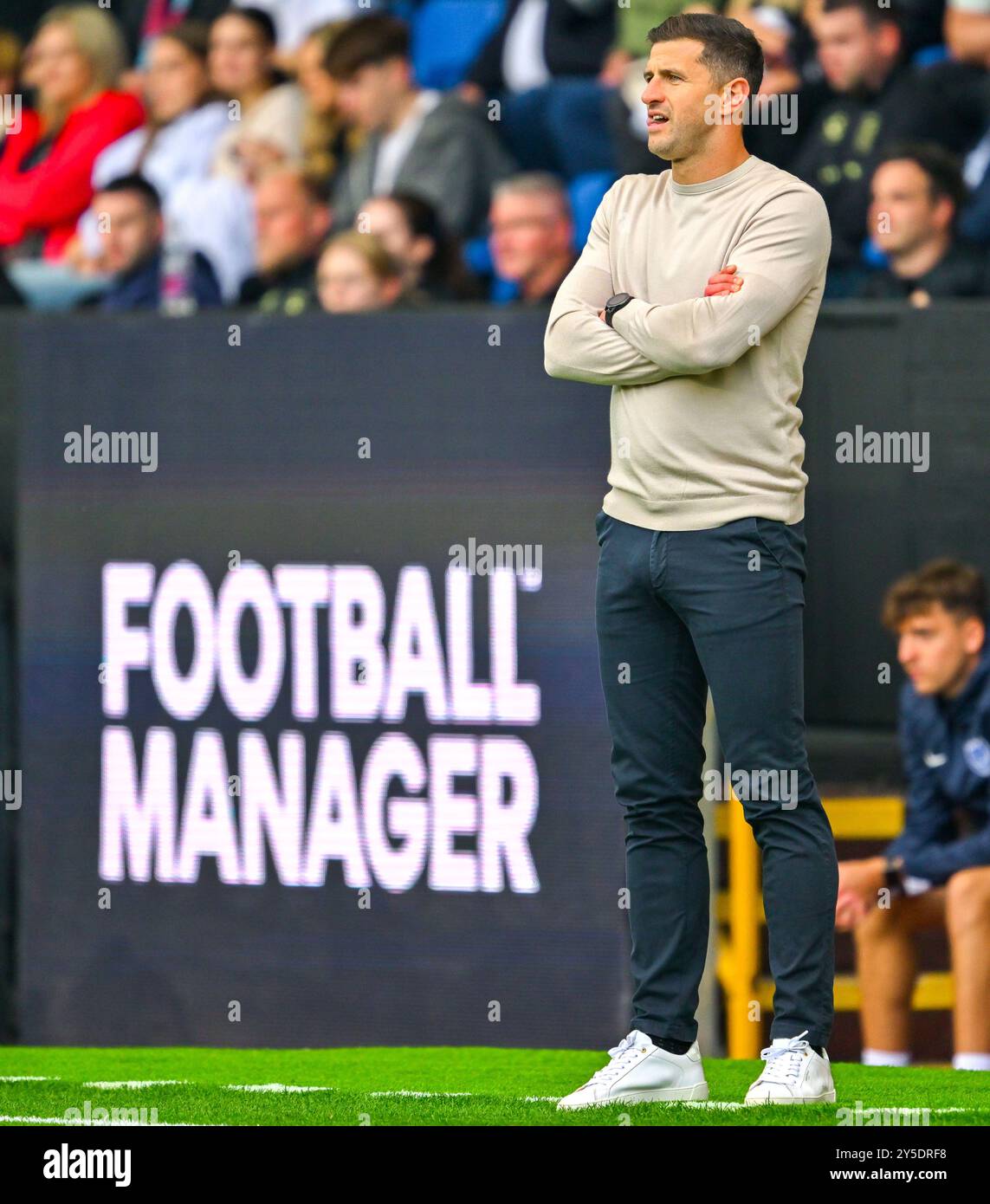 Turf Moor, Burnley, Lancashire, Royaume-Uni. 21 septembre 2024. EFL Championship Football, Burnley contre Portsmouth ; le manager de Portsmouth john Mousinho regarde l'action crédit : action plus Sports/Alamy Live News Banque D'Images