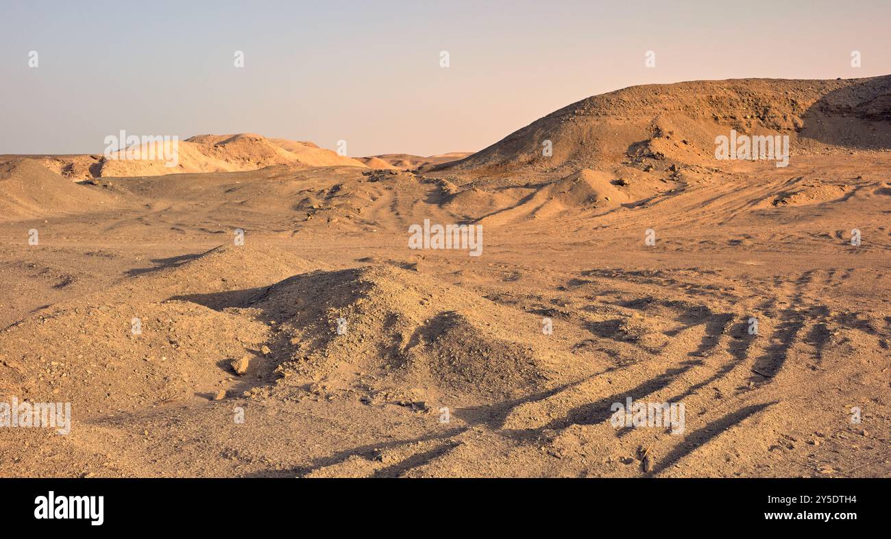 Paysage désertique du Sahara au coucher du soleil, Egypte. Banque D'Images