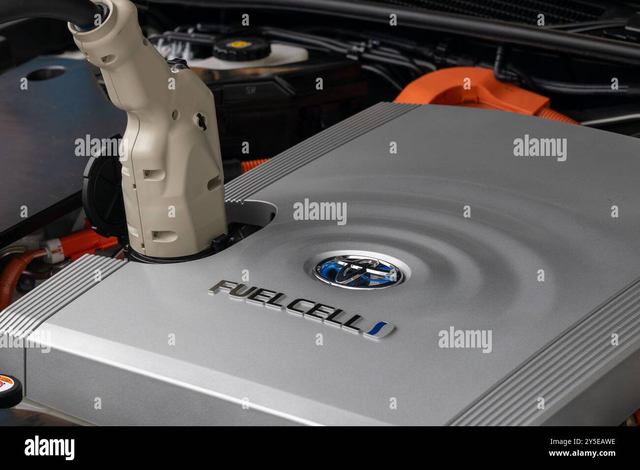 Poznan, Pologne. 17 mai 2023. Connecteur de charge de pile à combustible Toyota dans le moteur du véhicule Banque D'Images