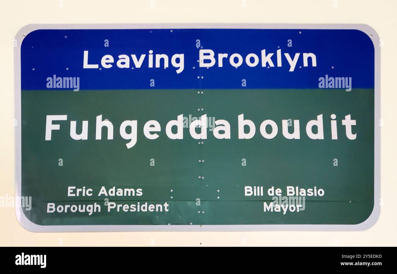 Fuhgeddaboudit quittant Brooklyn signe à New York Banque D'Images