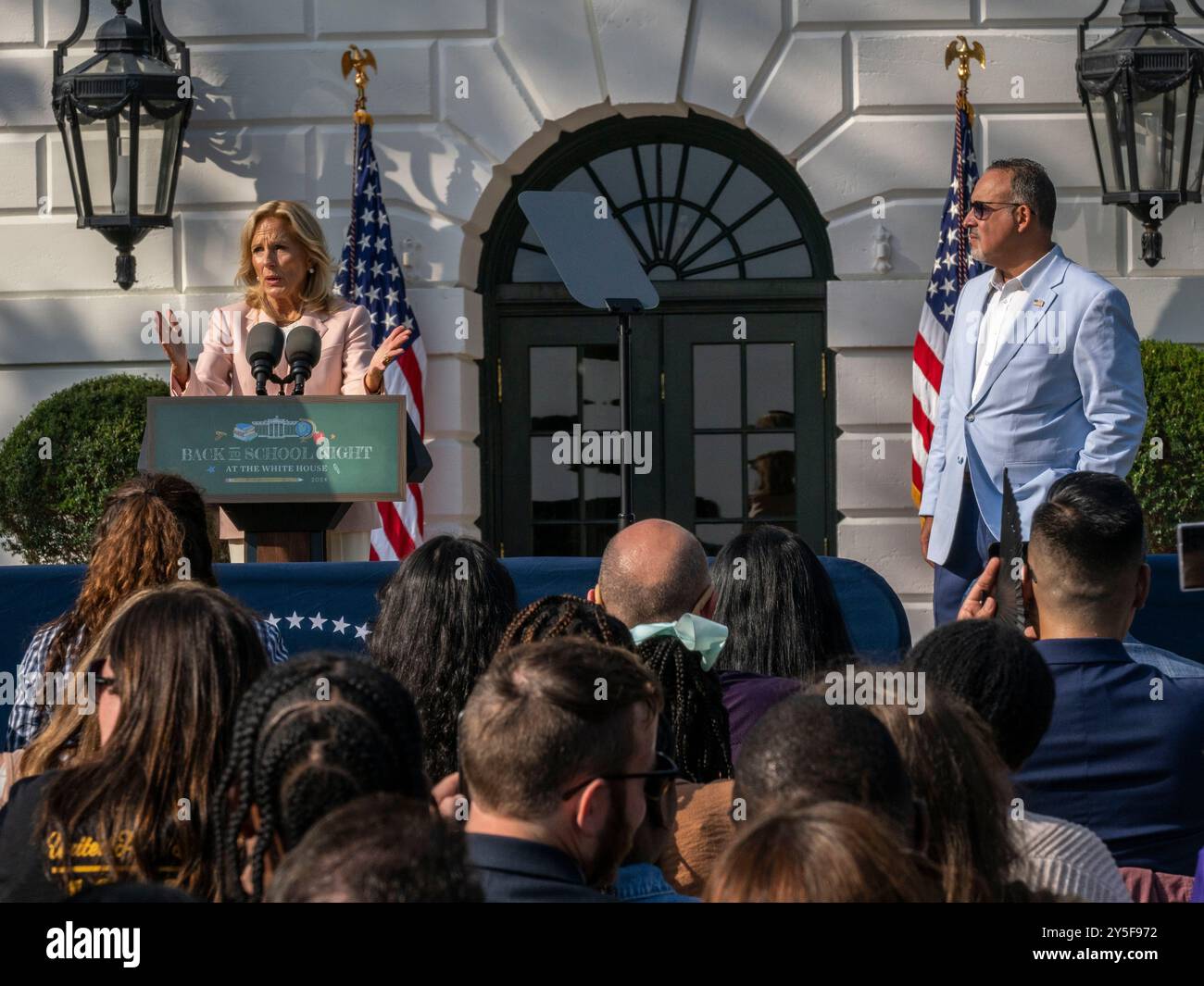 Washington, District de Columbia, États-Unis. 21 septembre 2024. La première dame, Dr JILL BIDEN, et le secrétaire américain à l’éducation, MIGUEL CARDONA, célèbrent le début de l’année scolaire lors de la toute première soirée de la rentrée à la Maison Blanche. (Crédit image : © Sue Dorfman/ZUMA Press Wire) USAGE ÉDITORIAL SEULEMENT! Non destiné à UN USAGE commercial ! Banque D'Images