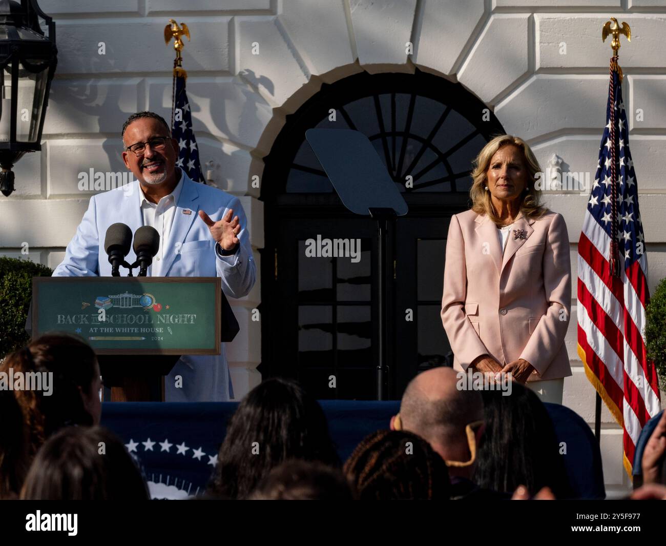 Washington, District de Columbia, États-Unis. 21 septembre 2024. La première dame, Dr JILL BIDEN, et le secrétaire américain à l’éducation, MIGUEL CARDONA, célèbrent le début de l’année scolaire lors de la toute première soirée de la rentrée à la Maison Blanche. (Crédit image : © Sue Dorfman/ZUMA Press Wire) USAGE ÉDITORIAL SEULEMENT! Non destiné à UN USAGE commercial ! Banque D'Images