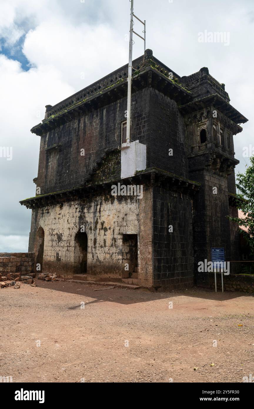 Kolhapur , Inde - 8 septembre 2024 ruines de Sajja Kothi ont été construites comme un pavillon d'observation donnant sur la vallée en contrebas au fort de Panhala à Kolhap Banque D'Images