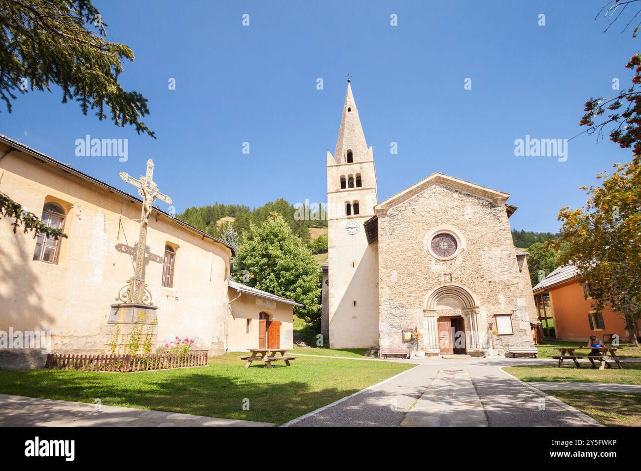 Abriès village dans le Parc naturel régional du Queyras, Hautes-Alpes, Provence-Alpes-Côte d'Azur, France Banque D'Images