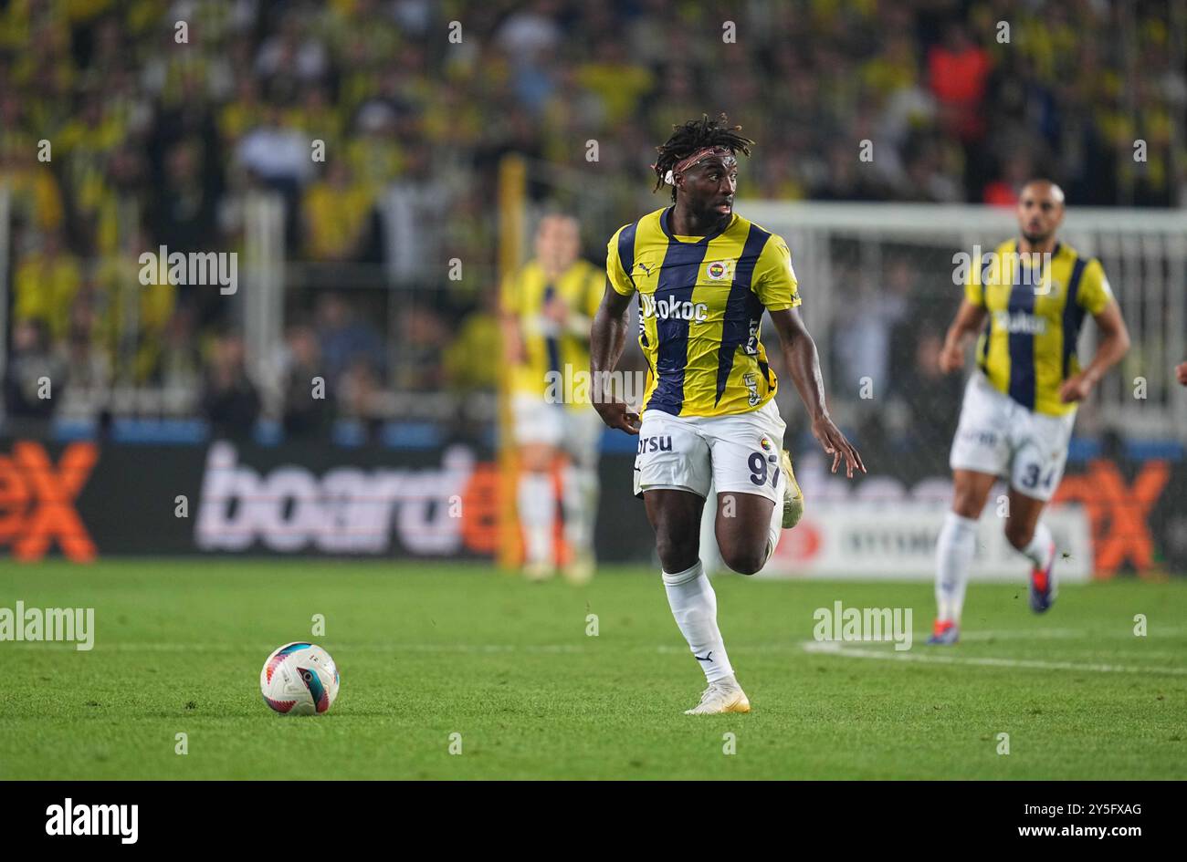 21 septembre 2024 : Allan Saint-Maximin de Fenerbahce contrôle le ballon lors d'un match de Turquie SÃ¼per Ligue, Fenerbahçe SK vs Galatasaray S. K, au stade Ulker Fenerbahce Sukru Saracoglu, Istanbul, Turquie. Ulrik Pedersen/CSM Banque D'Images