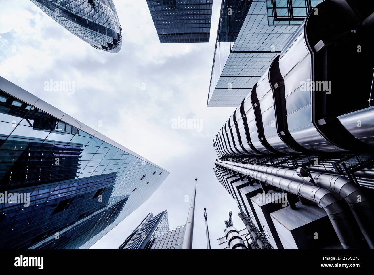 Gratte-ciel dans la City, Londres dans un jour nuageux. Banque D'Images