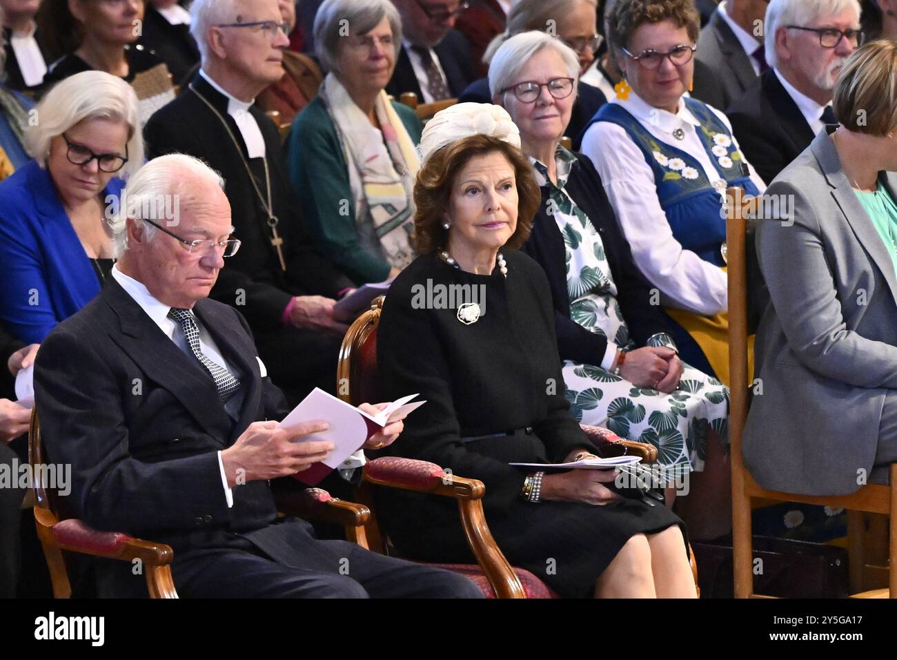 Le roi Carl Gustaf et la reine Silvia assistent à la cérémonie de la consécration de deux nouveaux évêques dimanche dans la cathédrale d'Uppsala, en Suède, le 22 septembre 2024. Photo : Anders Wiklund/TT/Code 10040 crédit : TT News Agency/Alamy Live News Banque D'Images