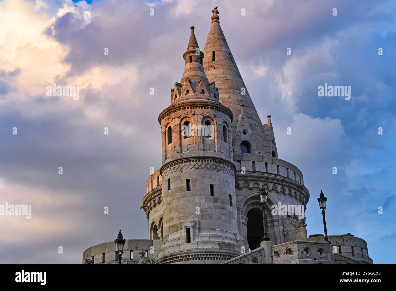 Bastion des pêcheurs à Budapest au coucher du soleil Banque D'Images